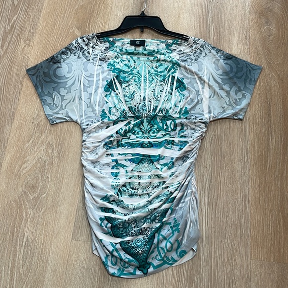 Women’s Short Sleeve Ruched Waist Stretch Top - Picture 3 of 4